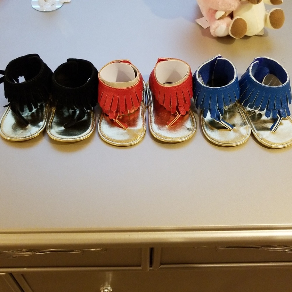 3 pairs of infant/toddler sandals - Picture 1 of 5